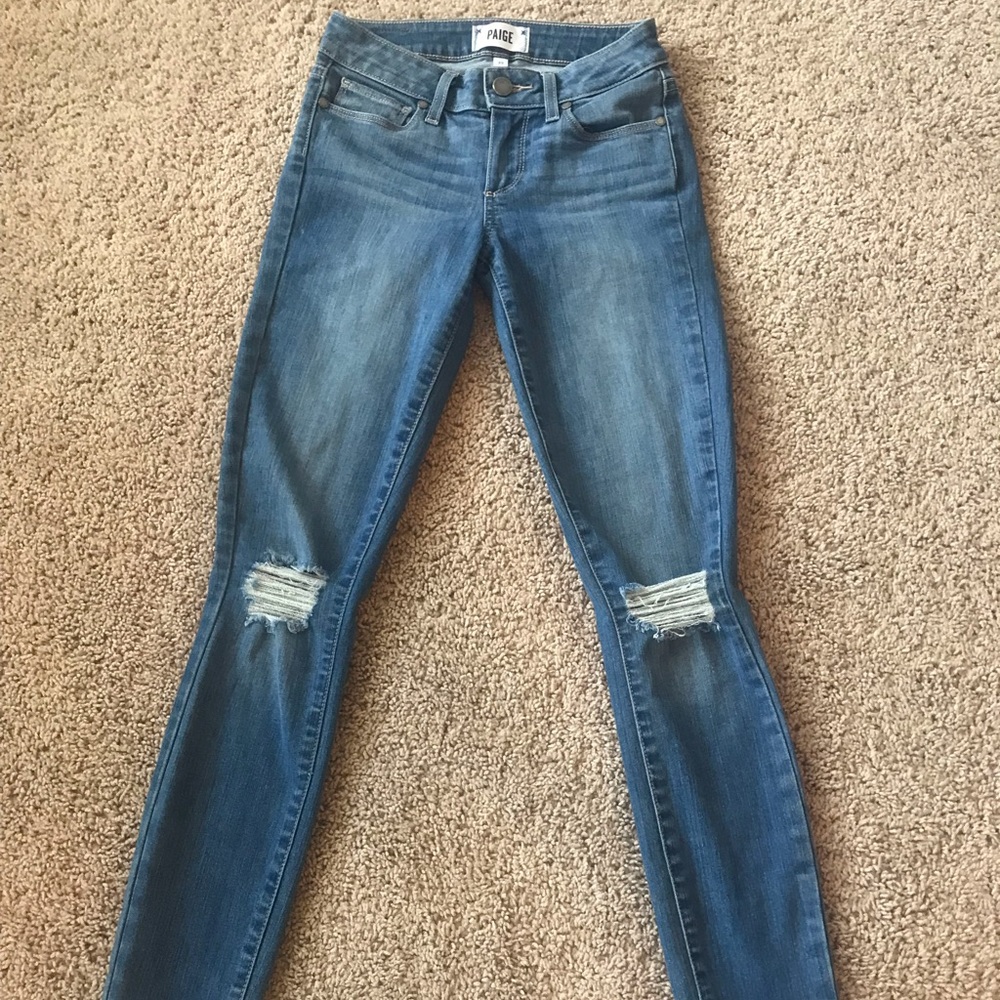 Distressed knee Jeans size 23